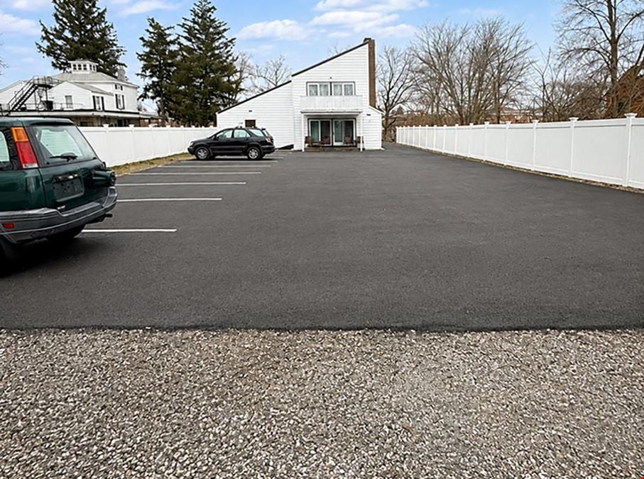 ±2,000 SF Medical/Retail/Office Space For Lease
