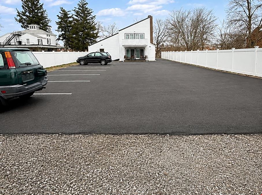 ±2,000 SF Medical/Retail/Office Space For Lease