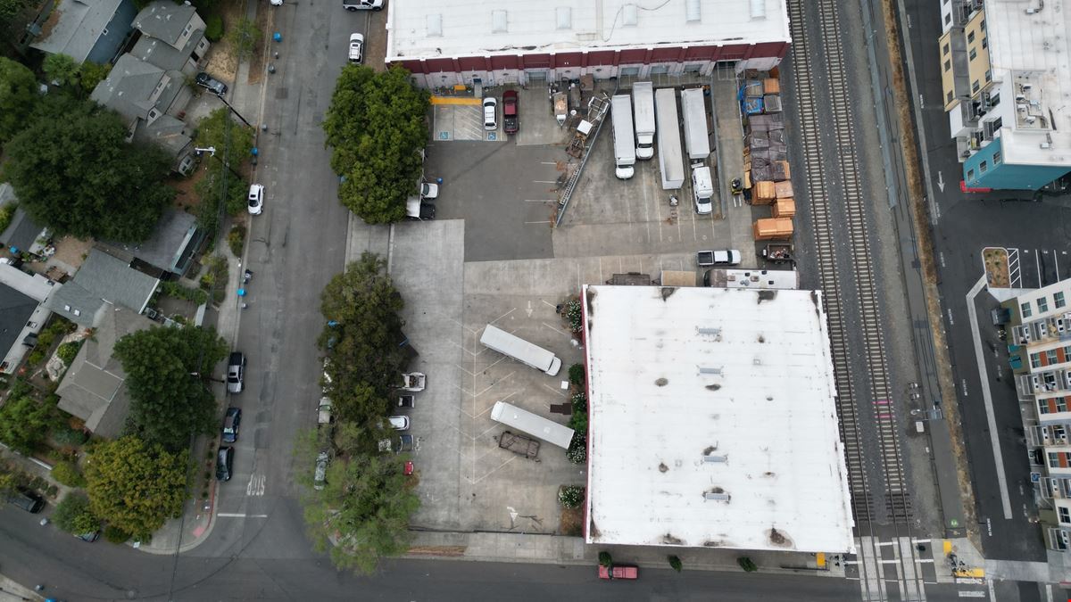 8 W 9th St
