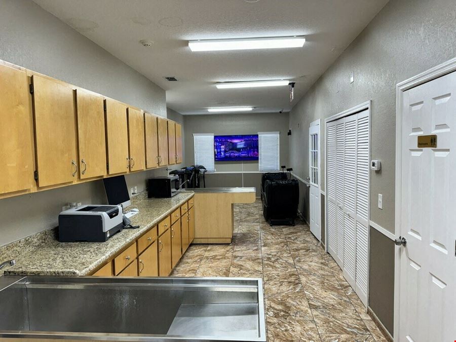 5633 Metrowest Blvd