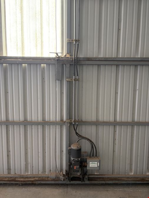 Mid-Valley Airplane Hangar - 10 Elaine Dr - Los Lunas