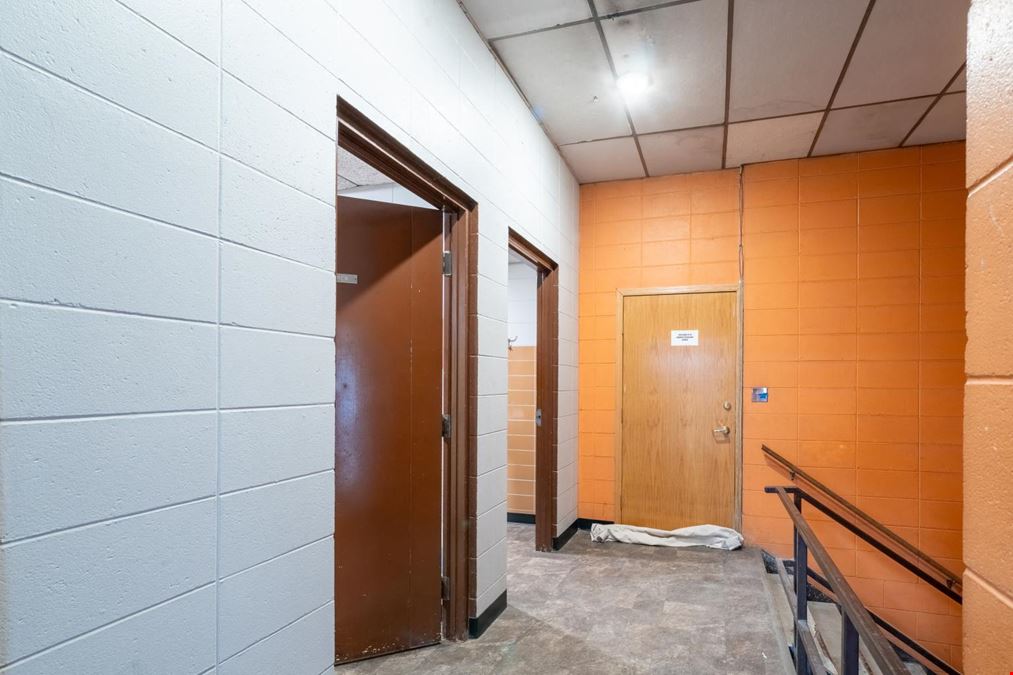 I-94 Visible Flex Space With Overhead Door