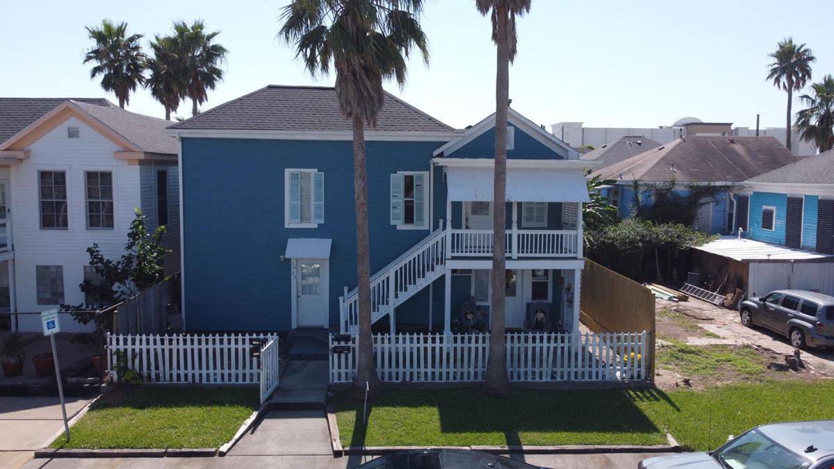 1623 Avenue N 1/2, Galveston 4-Plex Income Property Blocks from the Beach