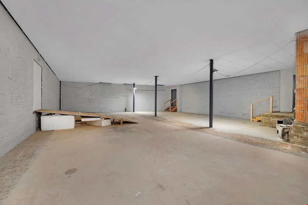 31 W Downer Pl, Suite B02, Aurora, IL 60506