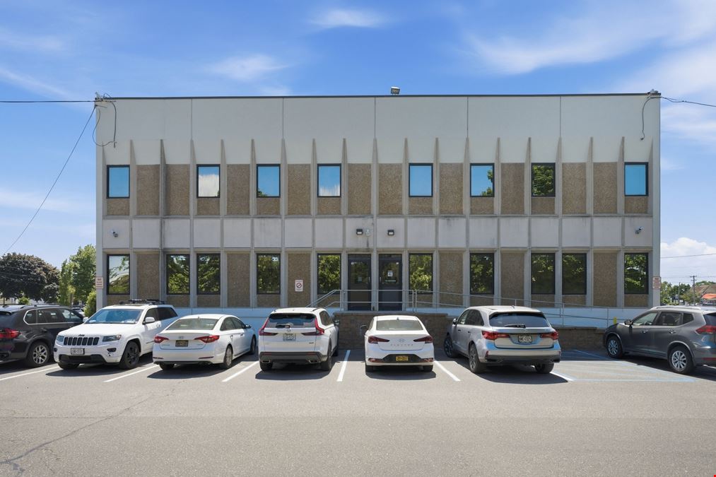 3,900 SF Medical/Professional Office For Lease