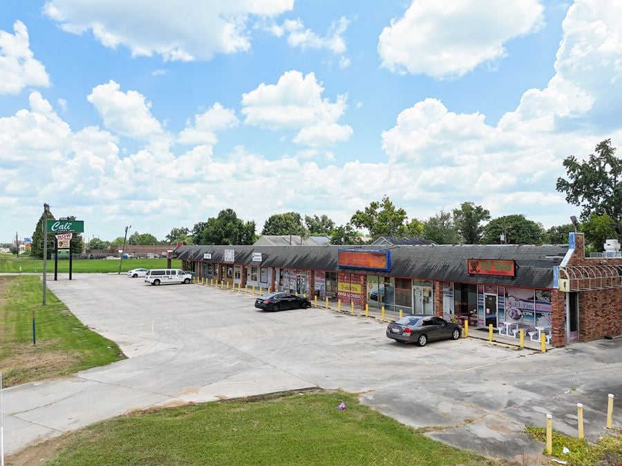 Salon Suite at Retail Convenience Center for Lease