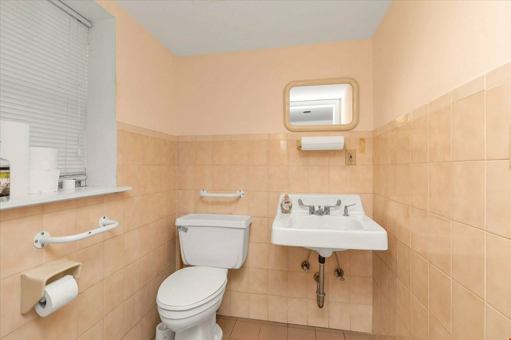 28-15 Bayside Lane