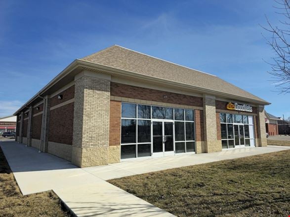 Preview of Retail space for Rent at 5588-5590 N Hamilton Rd