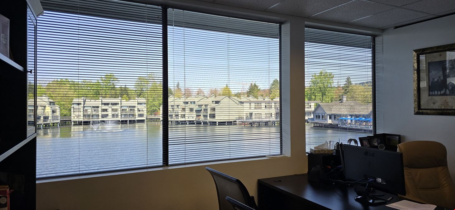 40 Lake Bellevue