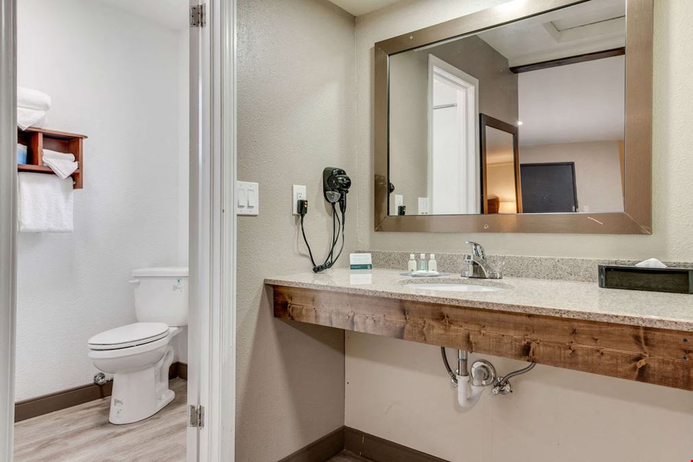 Quality Inn & Suburban Studios
