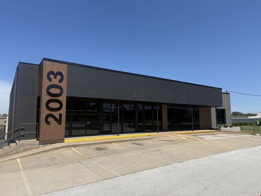 RETAIL BUILDING FOR SALE OR LEASE AT KEARNEY & GLENSTONE