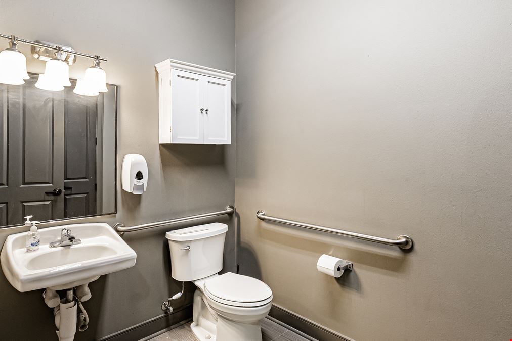 Full Service Office For Lease on Bluebonnet Blvd.