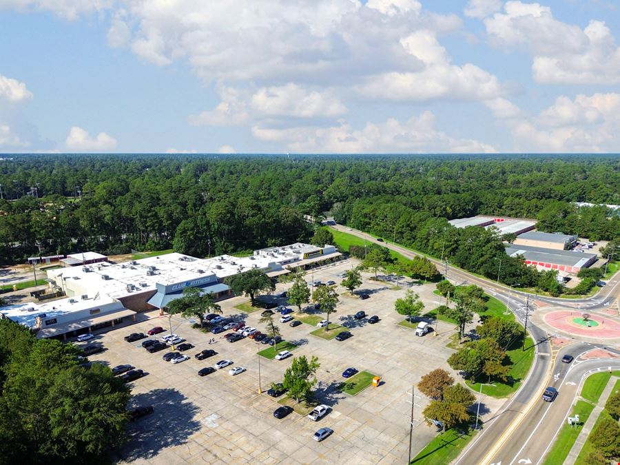 Country Club Plaza: Highly Visible Retail Center at I-12 / I-59 Interchange