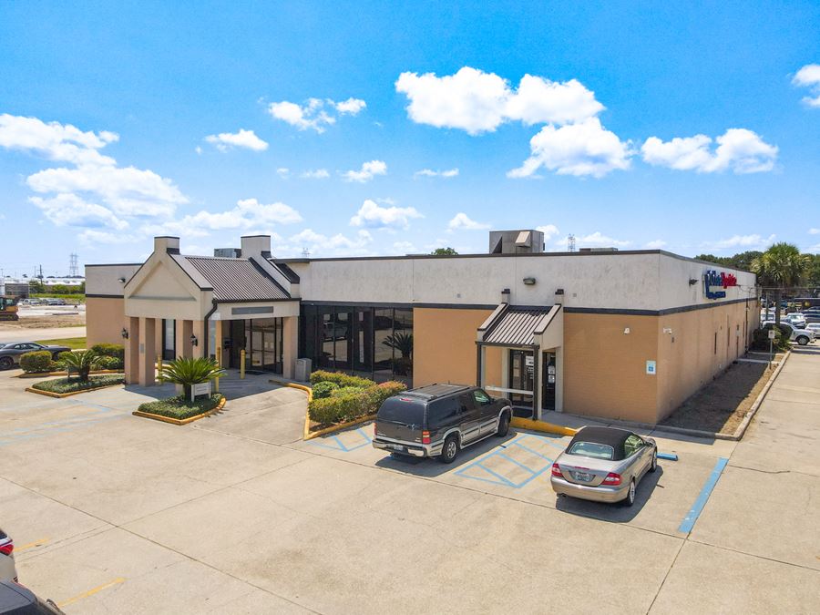 ±10,900 SF Medical Office at Extremely Visible Intersection