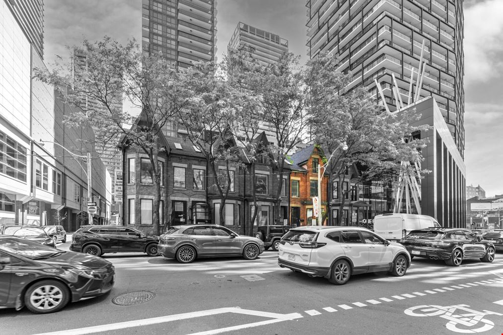 275 Richmond St W, Toronto, ON M5V 1X1