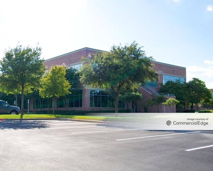 Amber Oaks Corporate Center - Buildings D, E & F