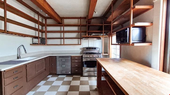 UNDER CONTRACT  8-unit Capitol Hill apartment building for sale