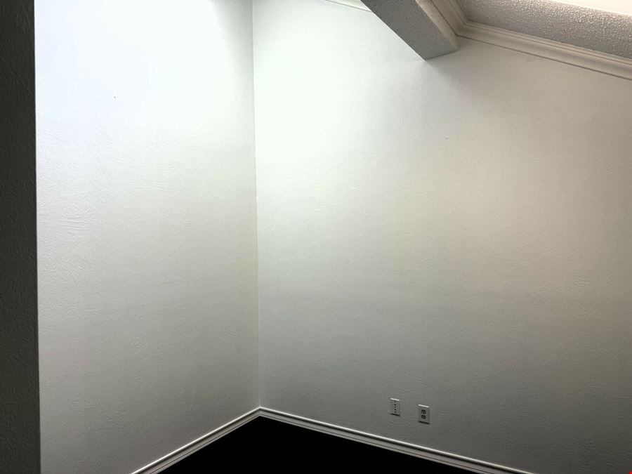 17300 Saturn Lane