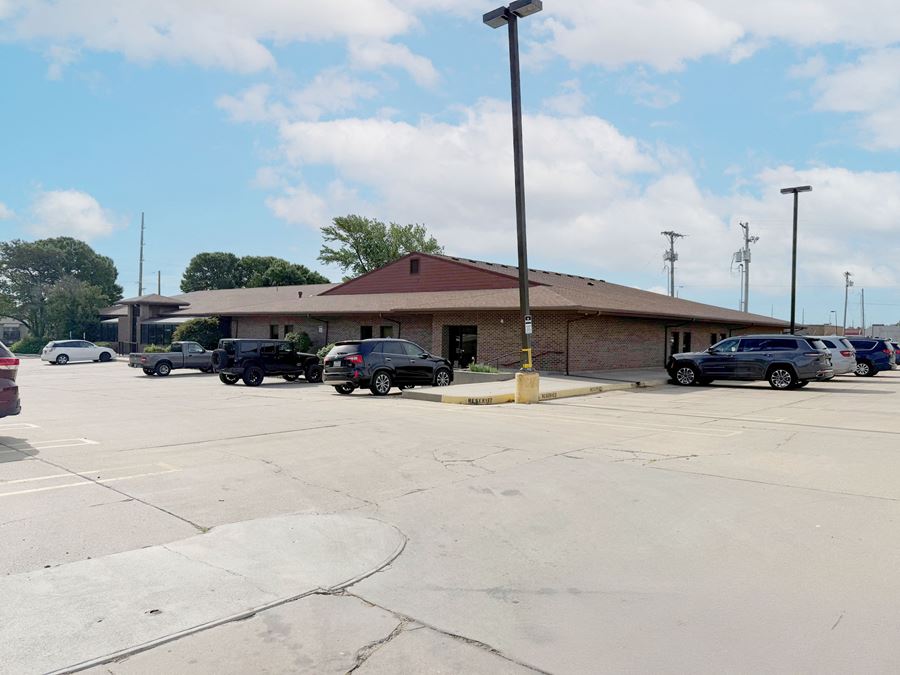 FREESTANDING OFFICE BUILDING IN EAST WICHITA