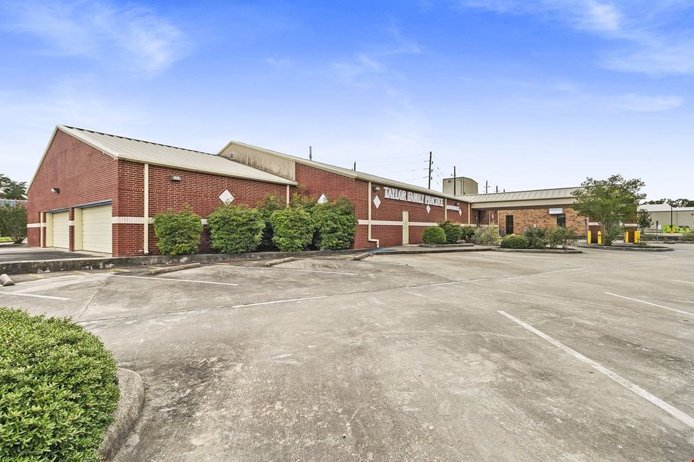 9,800 SF Class B Multi-Tenant Medical Office in Prime Humble Corridor –  High Visibility