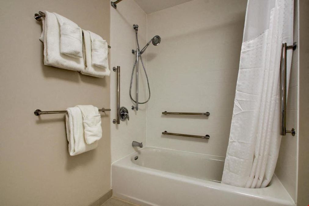 Holiday Inn Express & Suites - Elizabethtown, KY 