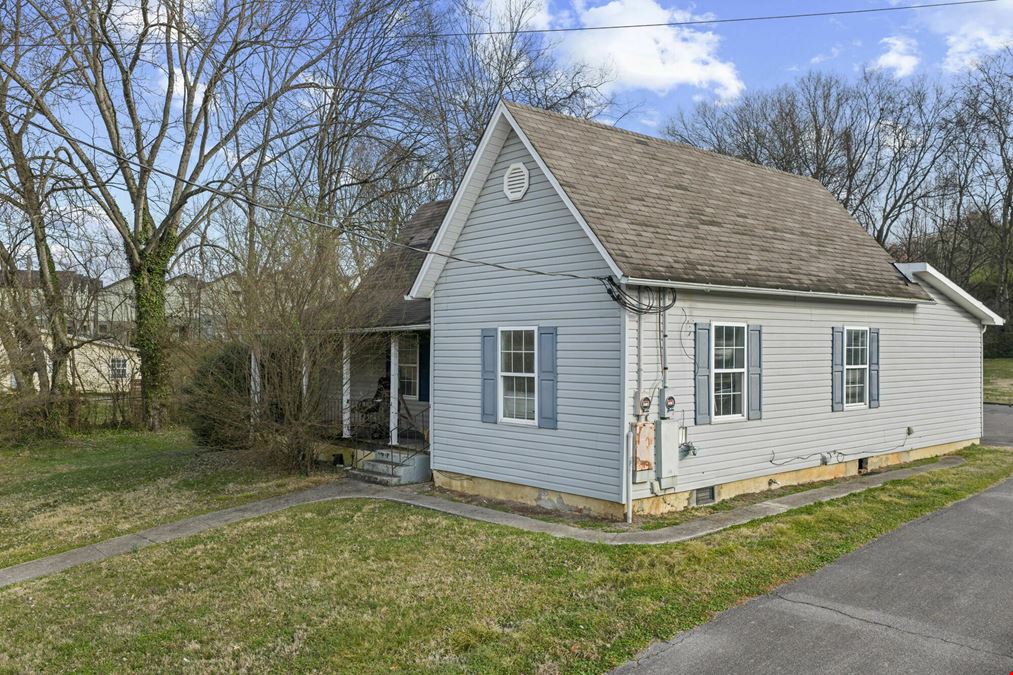 2704 Sevier Ave