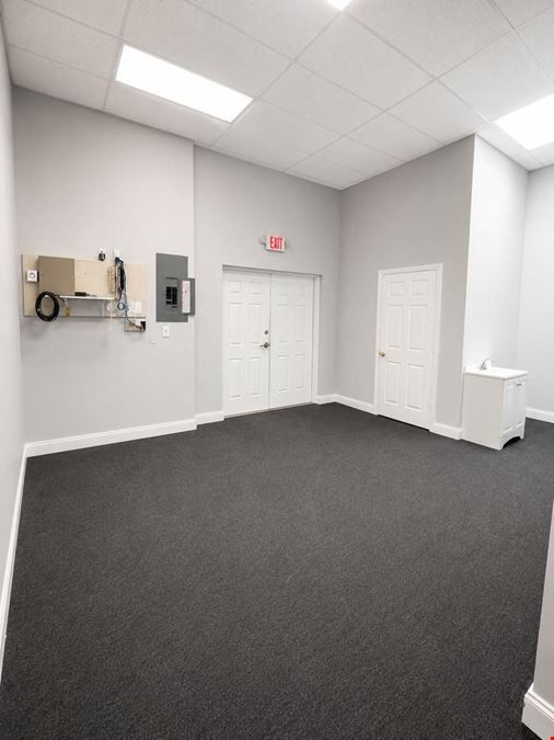 Retail/Office Space Lease 1,300 SQFT SLW