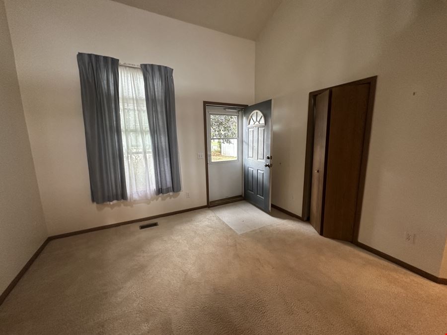 1,274 SF DUPLEX FOR LEASE