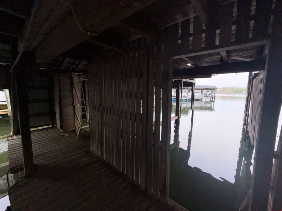 Waterfront Commercial Opportunity| 4,992 SF |