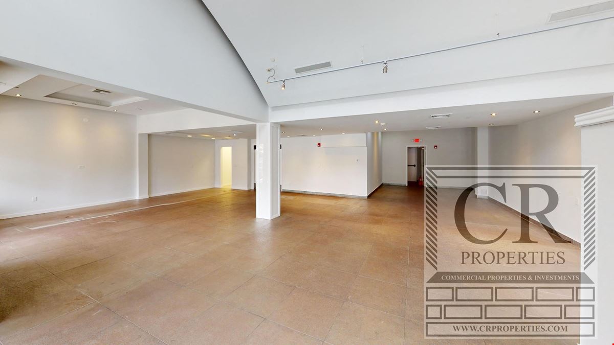 Arlington Square For Lease: 2,400 SF