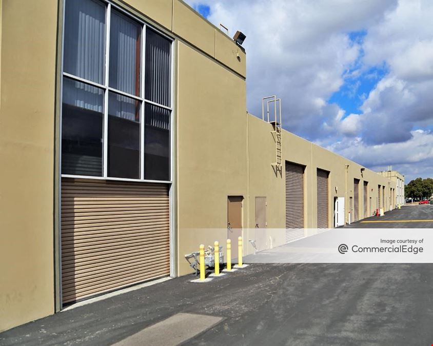 Freeway Business Plaza - 1805, 1809 & 1813 East Dyer Road