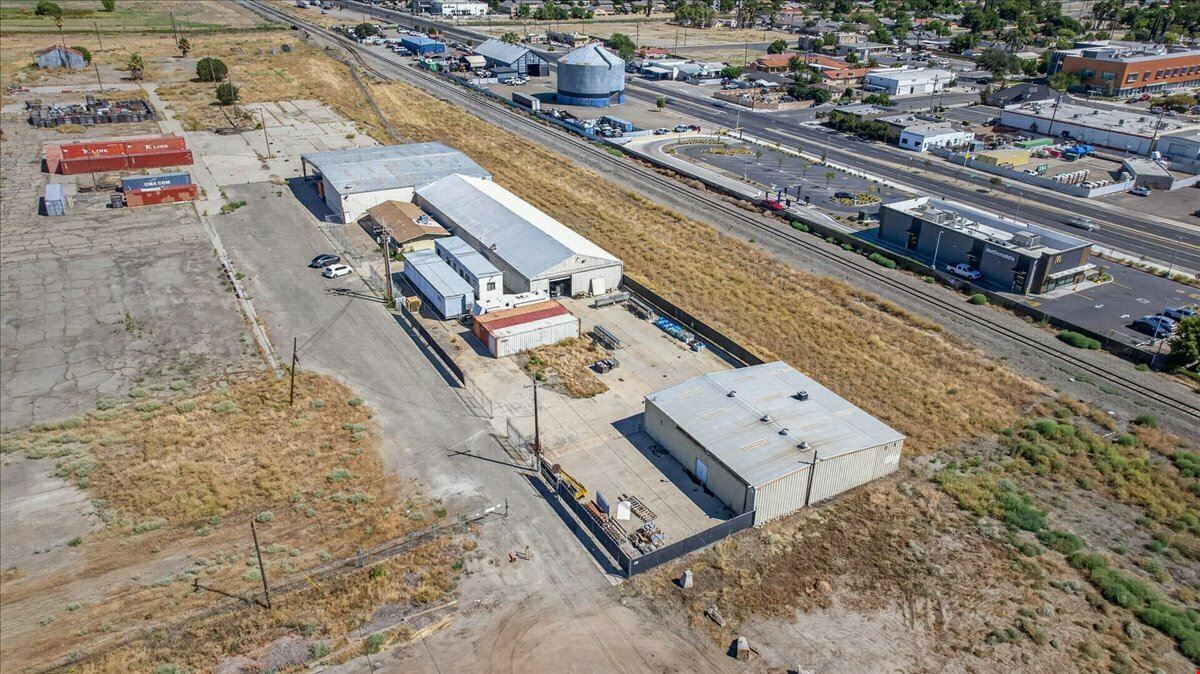 ±21,000 SF on ±18 Acres of Prime Industrial Land in Firebaugh, CA