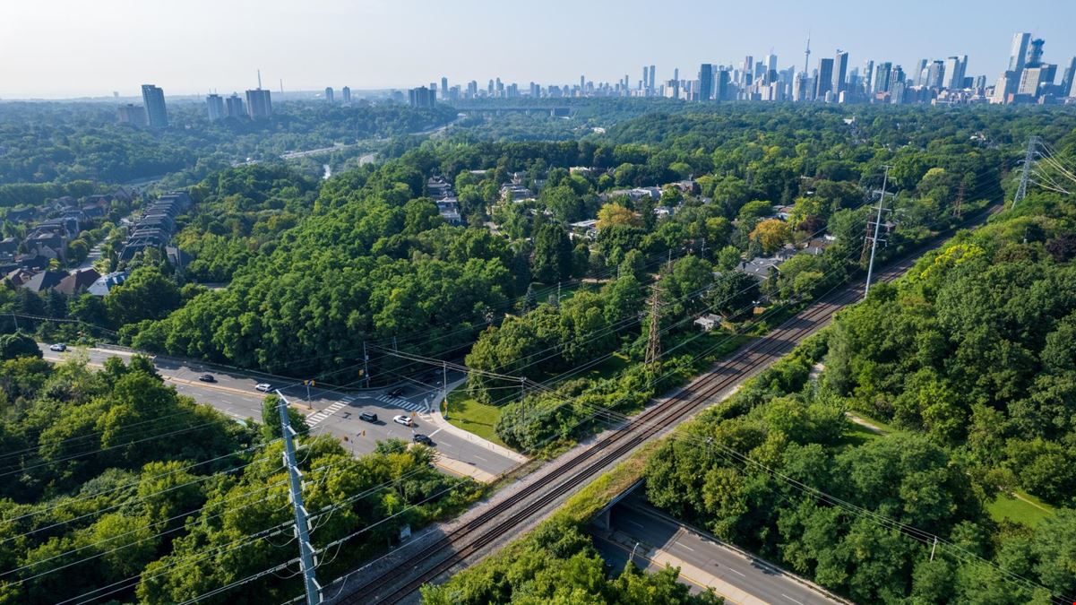 North West Corner of Bayview Avenue & Nesbitt Drive