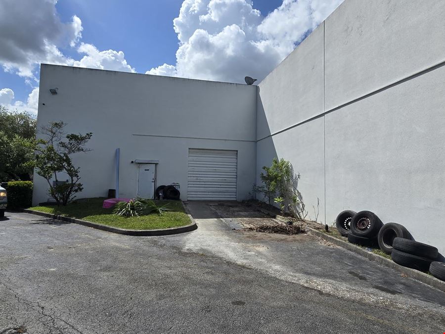 Corner Unit / 100% A/C Office / Warehouse