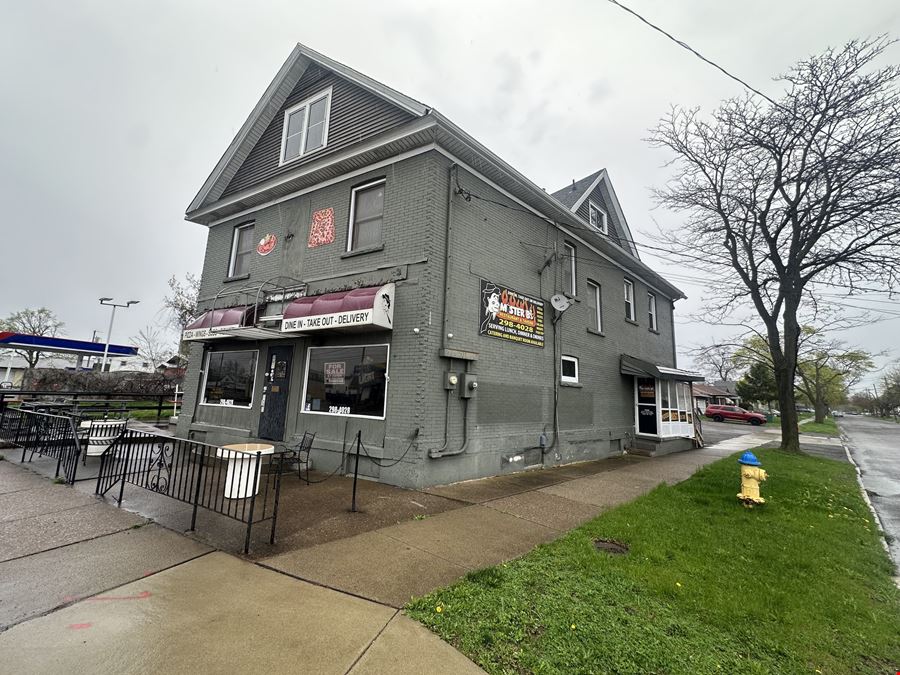 2201 Hyde Park Blvd - Restaurant For Sale