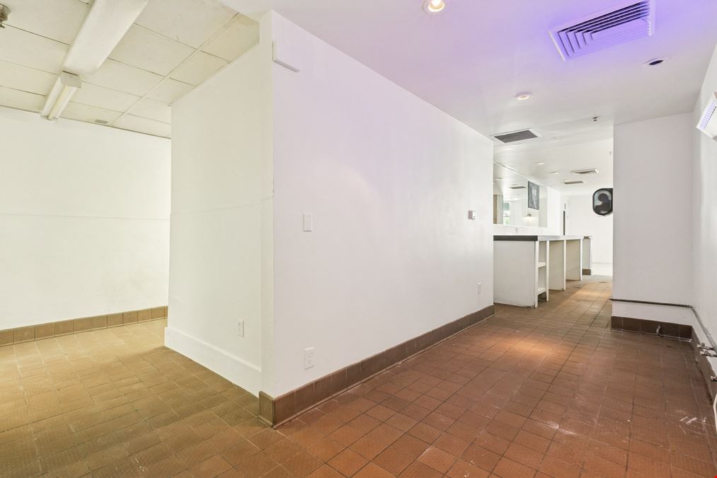 French Quarter Ground Floor 2nd Gen Restaurant Opportunity