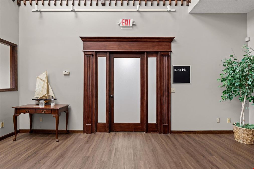 2 Executive Suites 