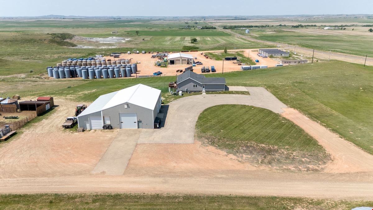 Residential Home w/ a Large Insulated Metal Shop