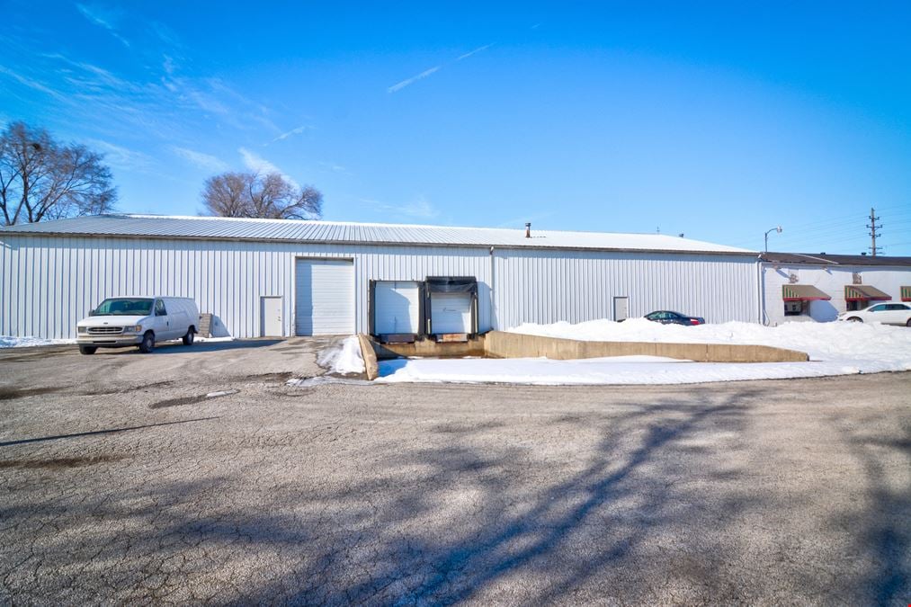 High Traffic - Retail/Warehouse Opportunity