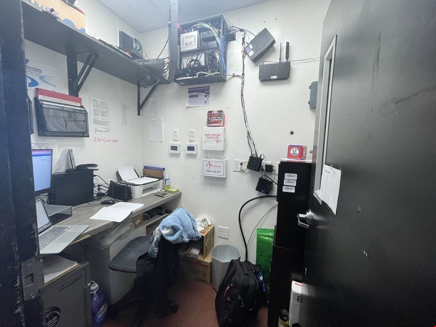 Drive Thru Freestanding Restaurant For Lease