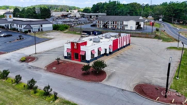±3,520-SF Restaurant with Convenient Access Off I-85
