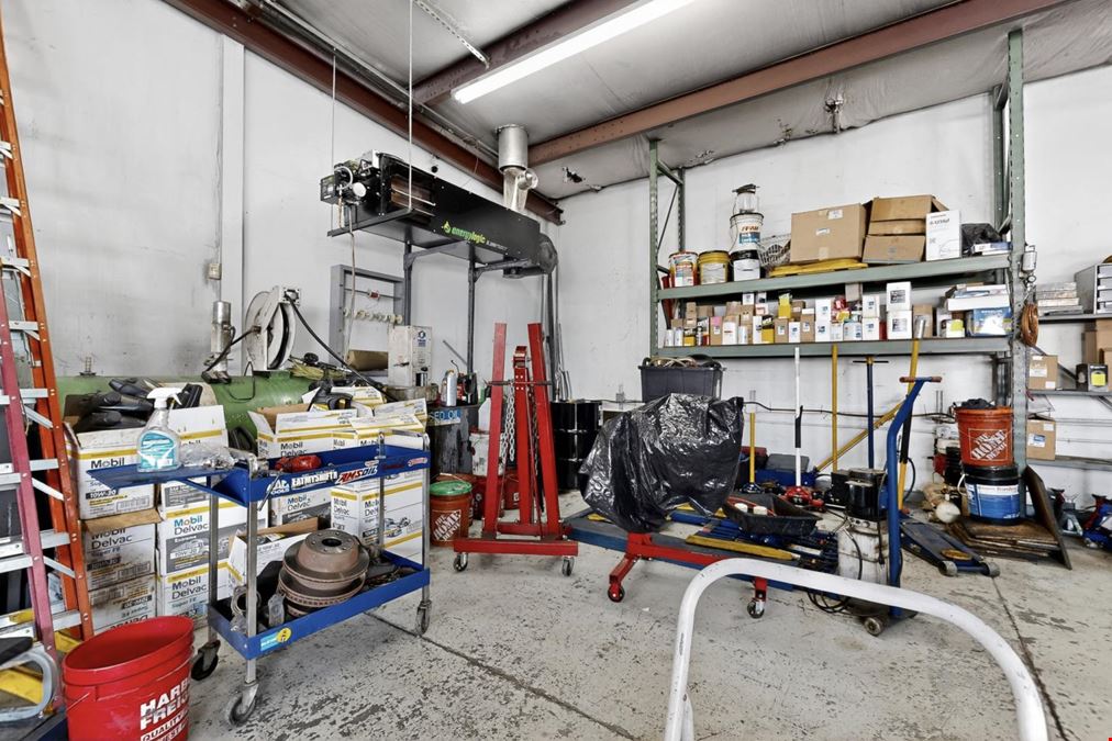 VERSATILE RETAIL/ WAREHOUSE PROPERTY