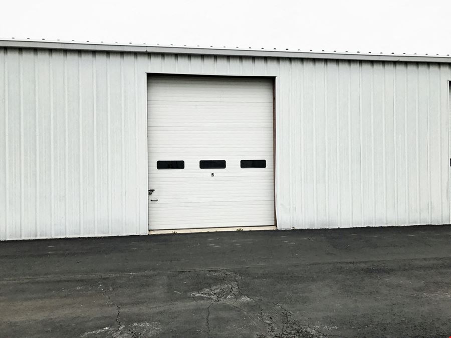 2,735' Office Space & Warehouse on Chestnut & Hwy 65