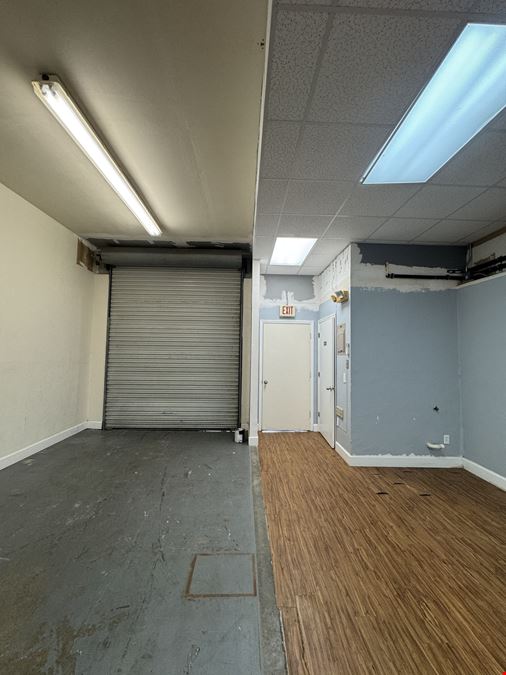 Small-Bay Units with Office/Warehouse Space