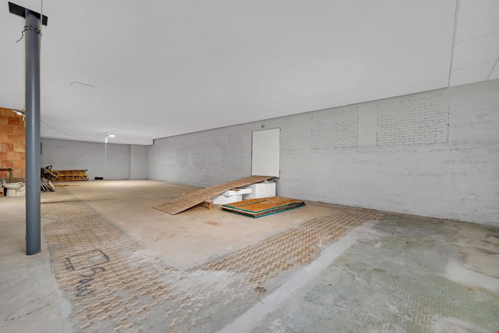 31 W Downer Pl, Suite B02, Aurora, IL 60506