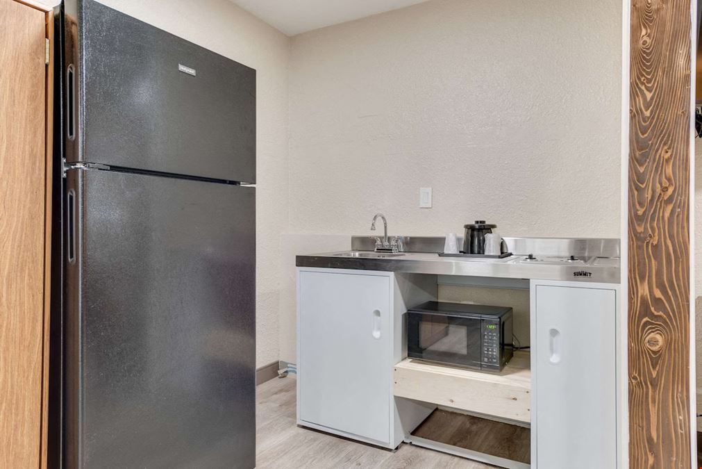 Quality Inn & Suburban Studios
