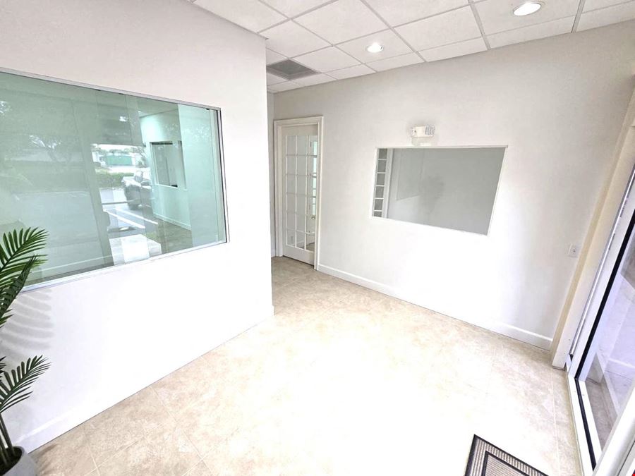 Office / Warehouse 2,021 +/- SQFT