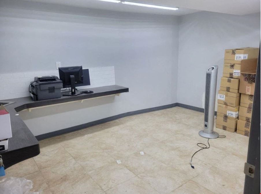 Spacious Restaurant Salon Pharmacy Retail Store Off Main Street Lease