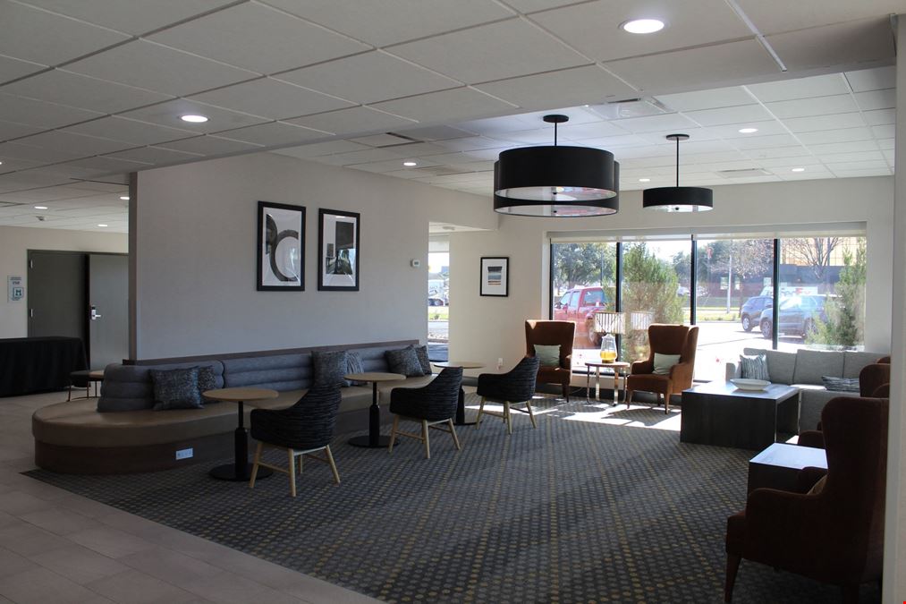 Holiday Inn & Staybridge Suites Dallas Market Ctr - Love Field Airport