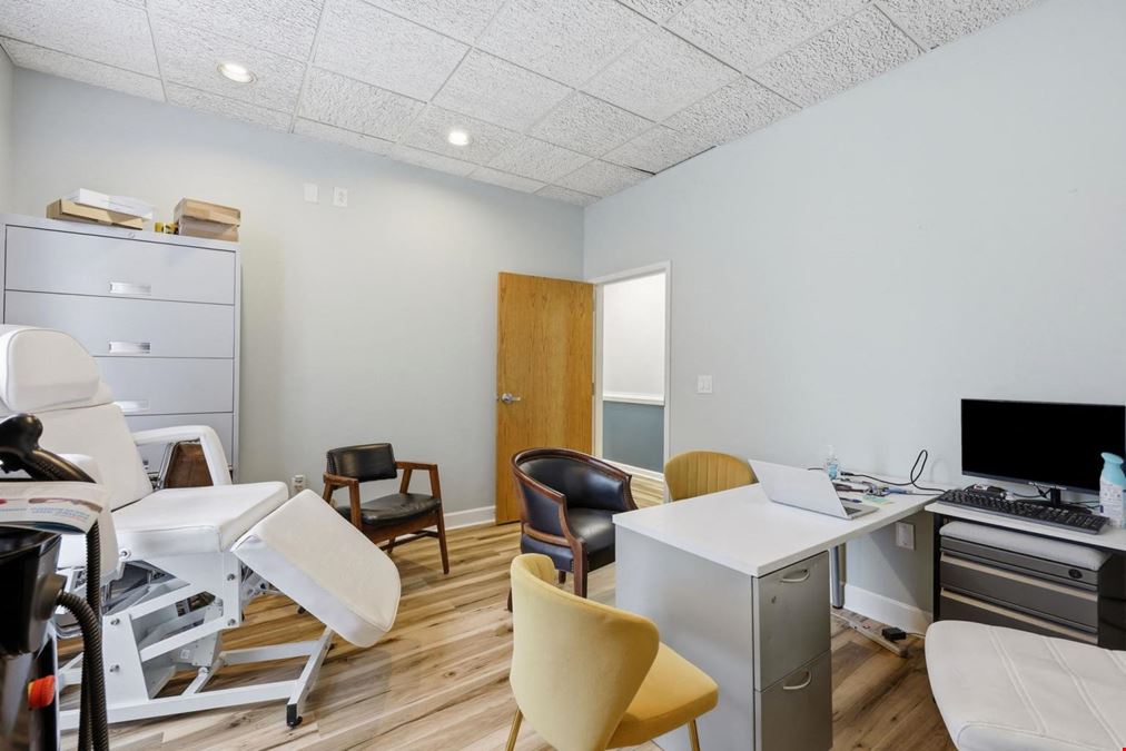3 Suites at 502 McKnight Drive